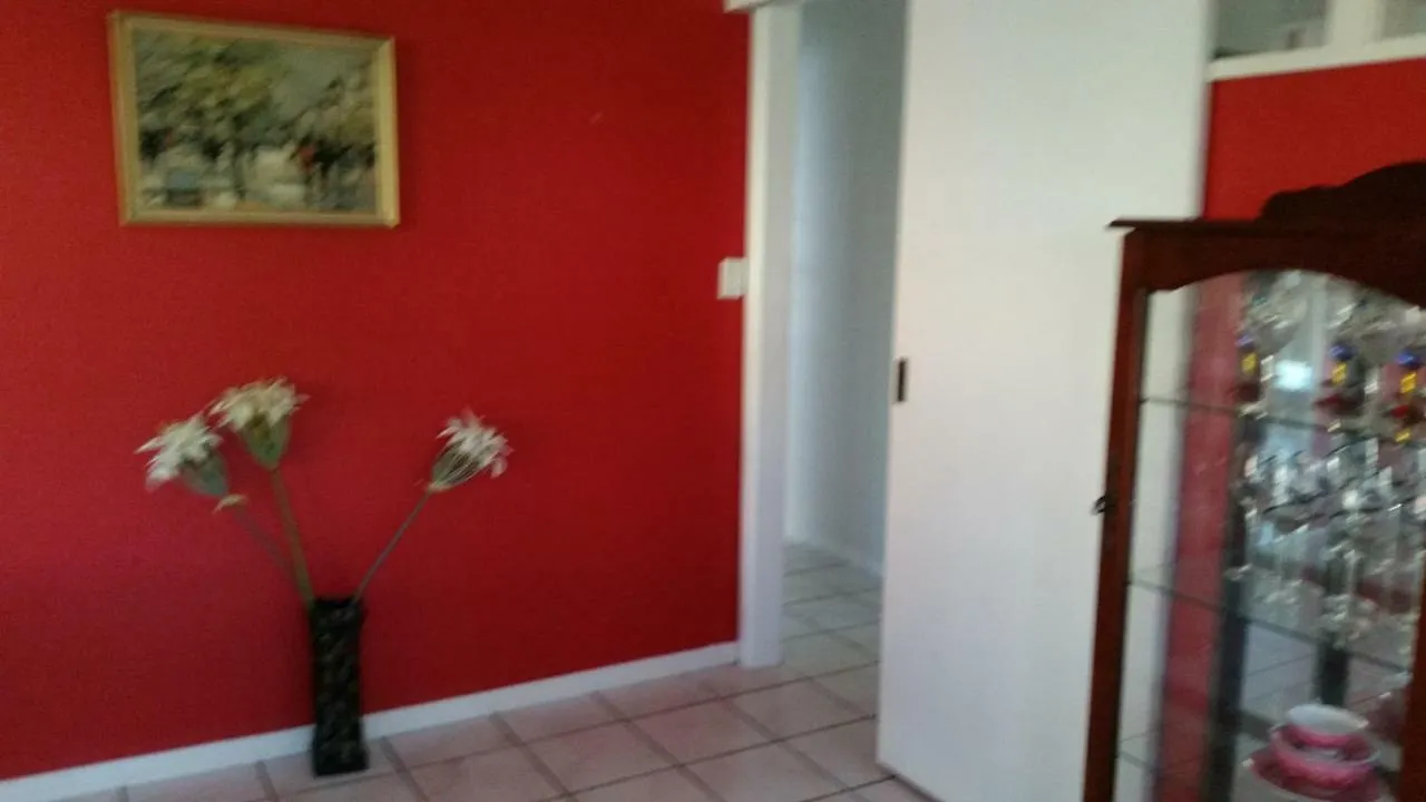 Beachside Queenslander Apartment Scarborough 0*,  Australia