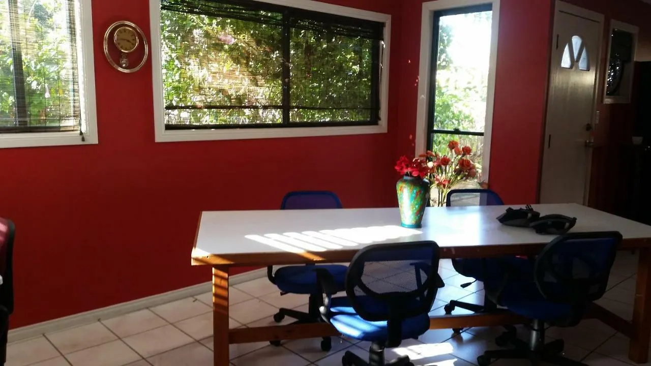 Beachside Queenslander Apartment Scarborough Australia