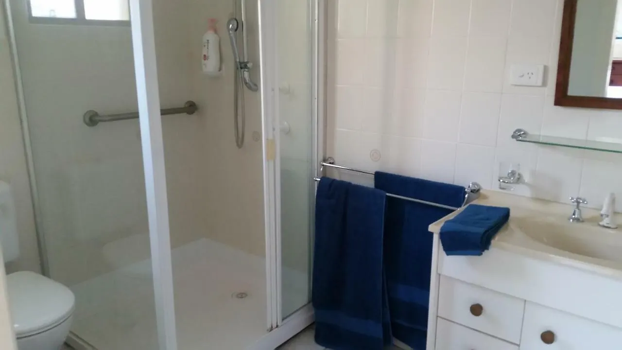 Beachside Queenslander Apartment Scarborough