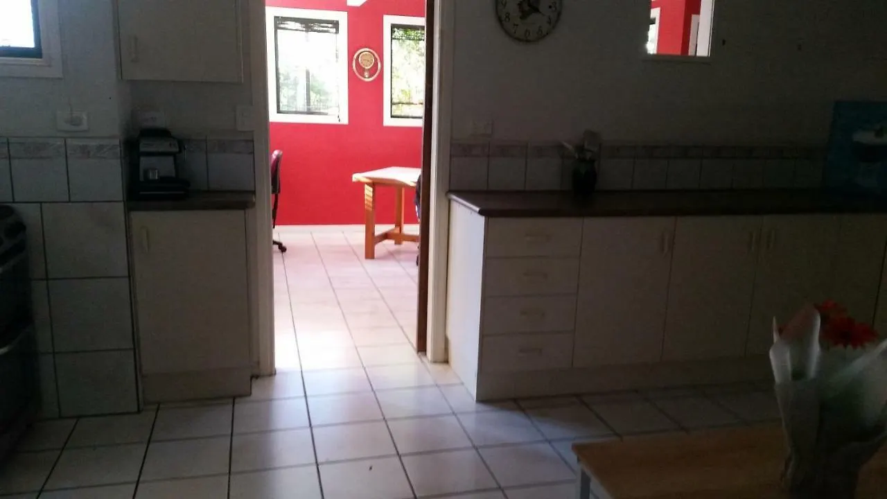 Beachside Queenslander Apartment Scarborough