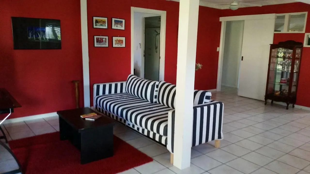 Beachside Queenslander Apartment Scarborough